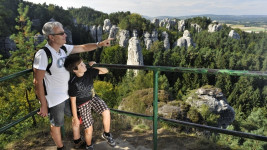 Turisté v HruboskalskuCharousek